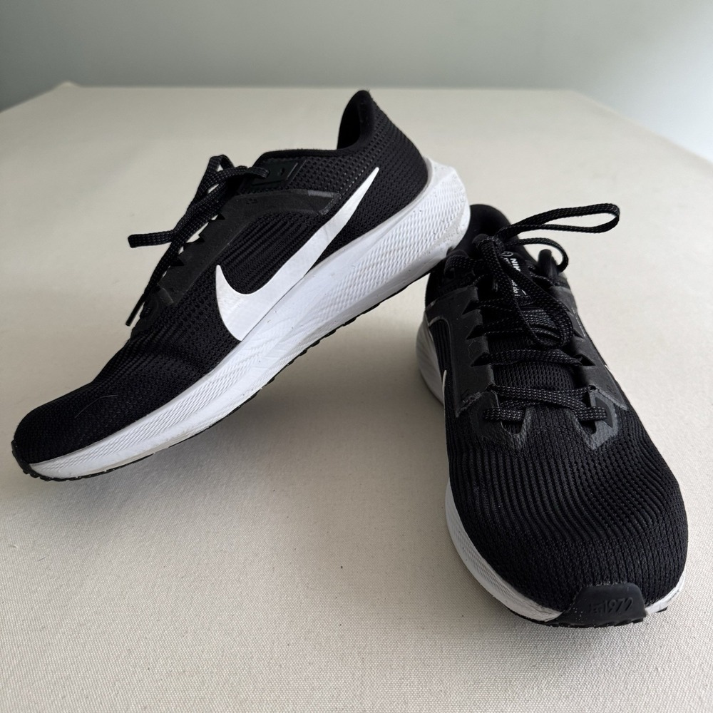 Nike Air Zoom Pegasus 40 Mens Size 10.5 Black White Running Sneakers DV3853-001